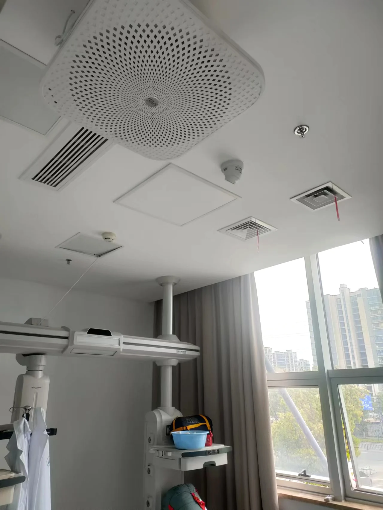 Installed air-disinfection unit in a clinical room